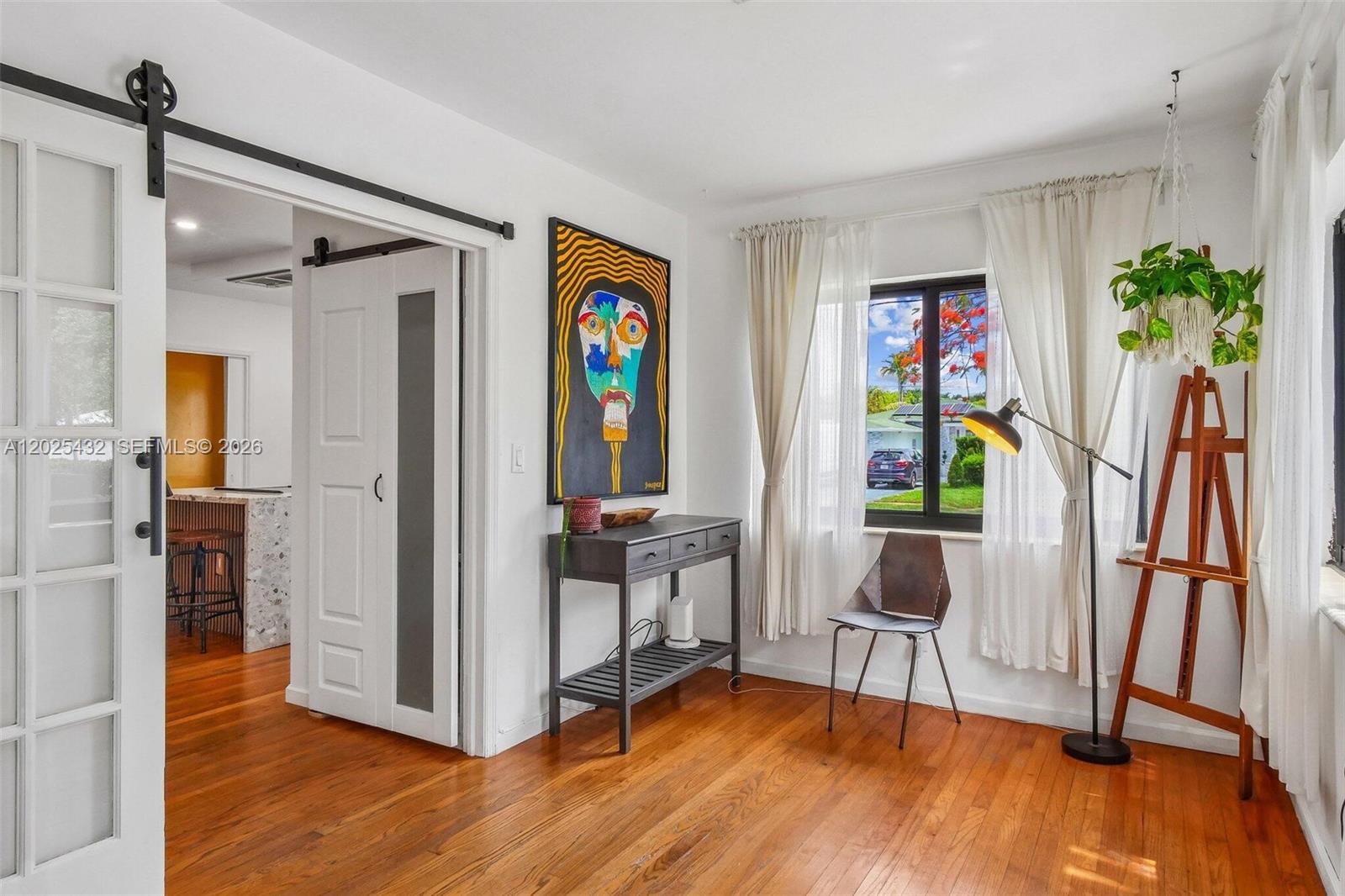 HOLLYWOOD TERRACE - Residential