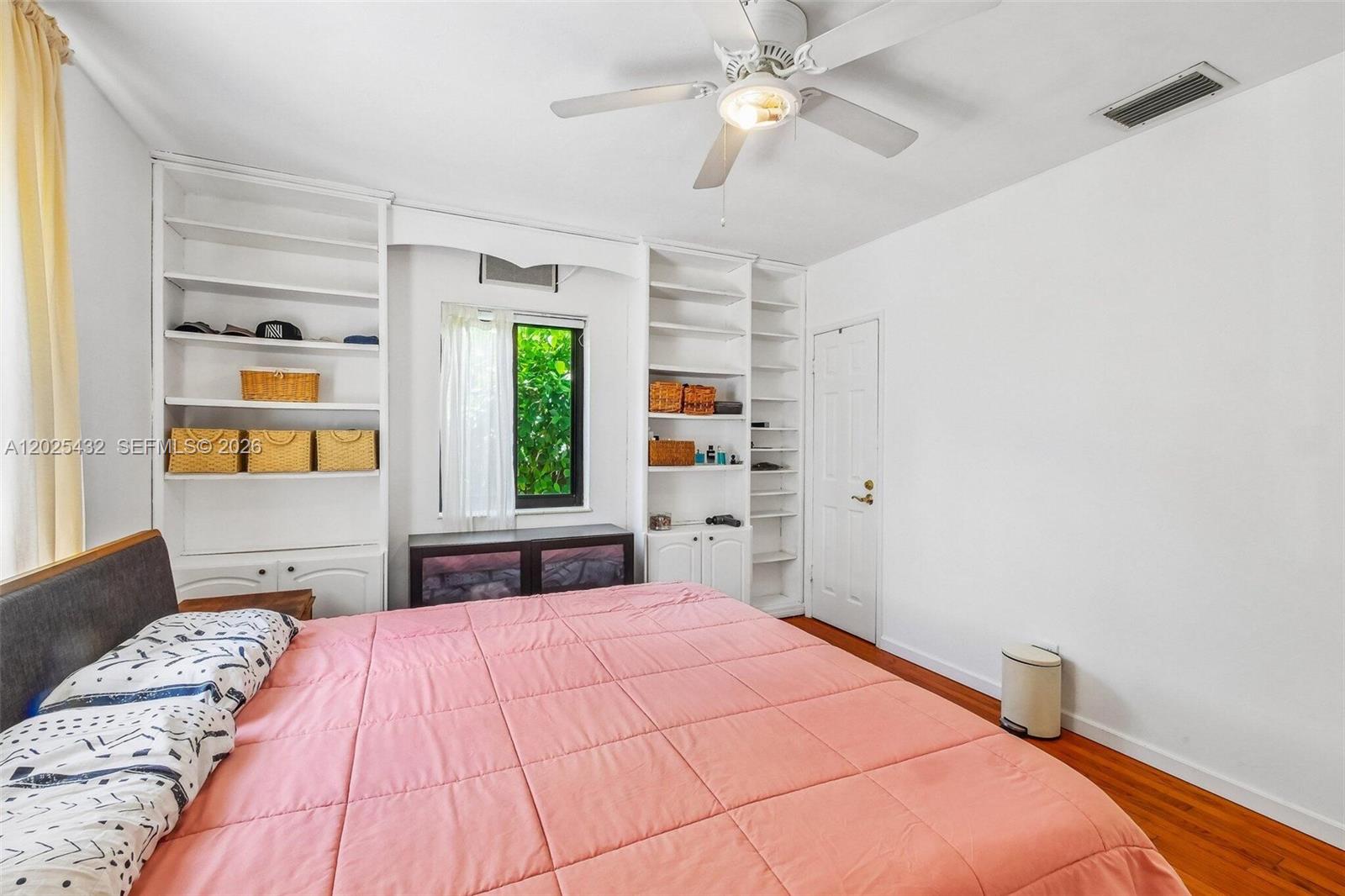 HOLLYWOOD TERRACE - Residential