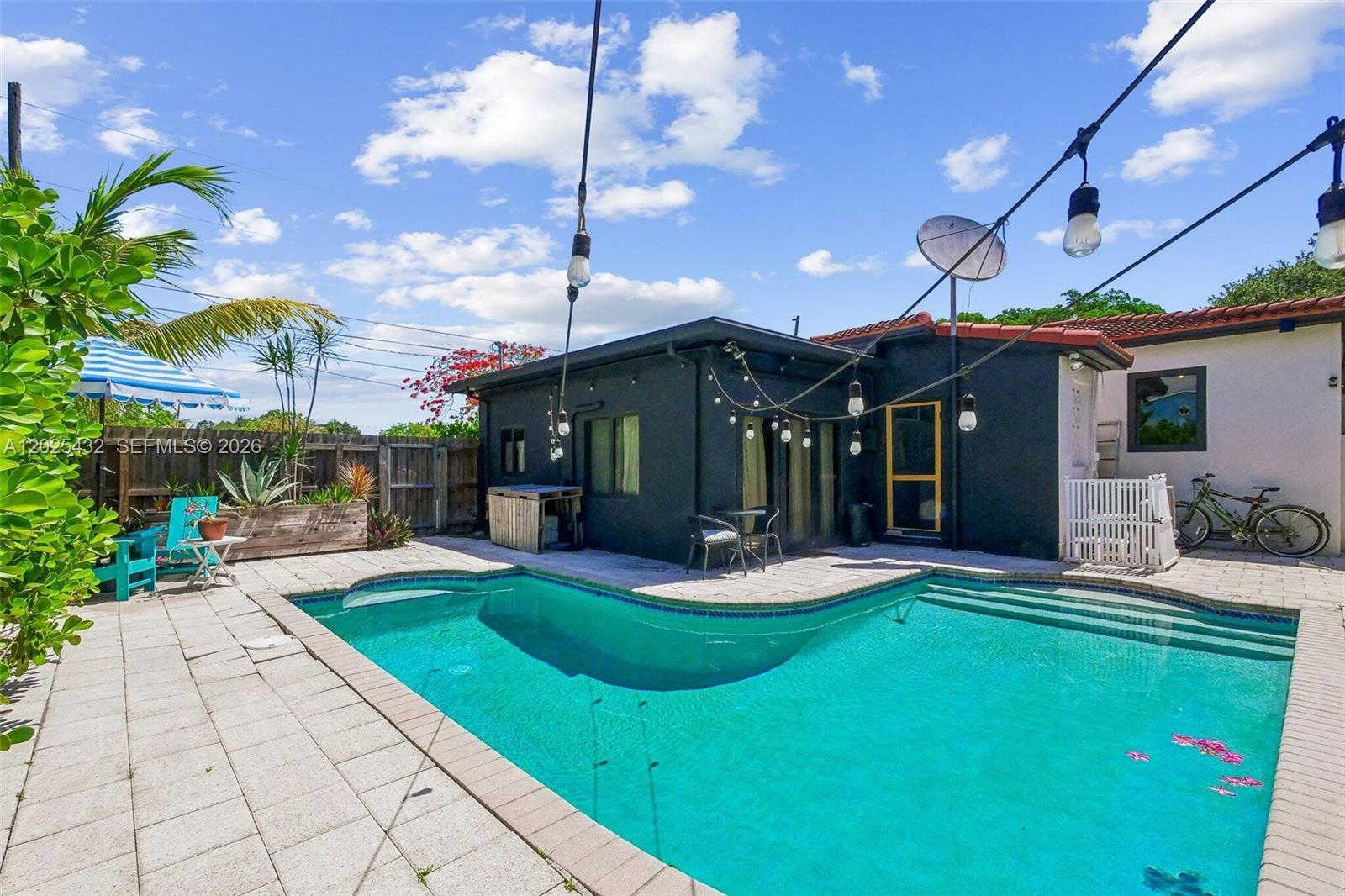 HOLLYWOOD TERRACE - Residential