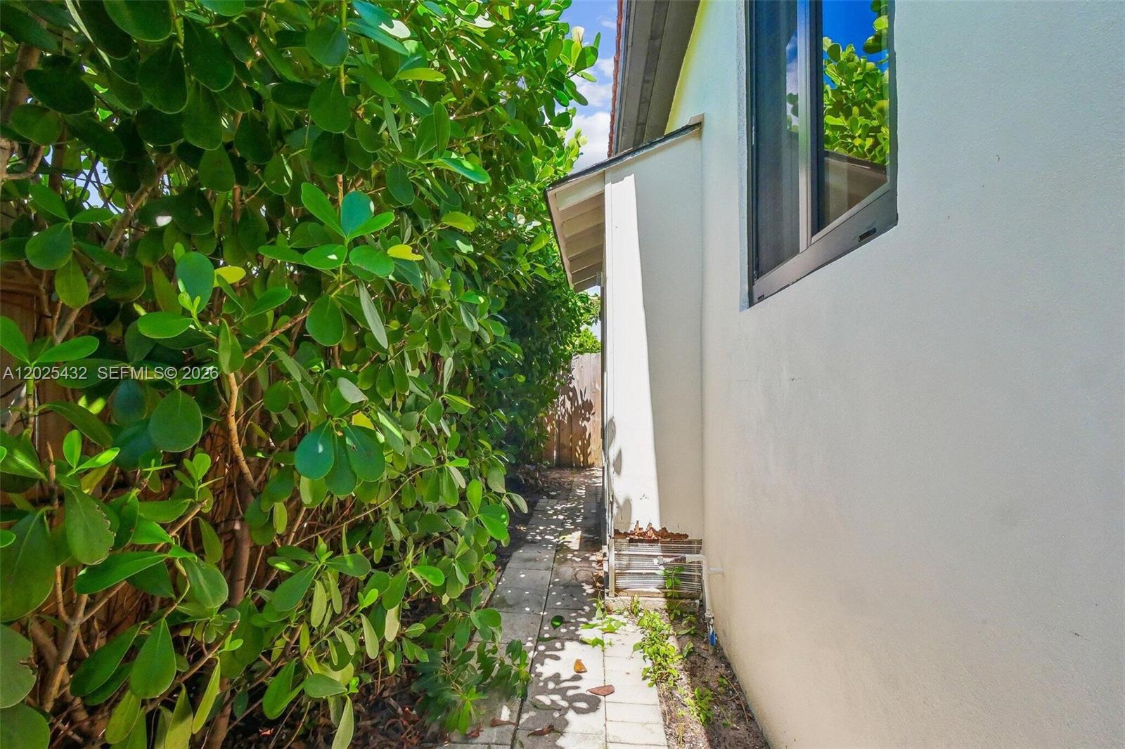 HOLLYWOOD TERRACE - Residential