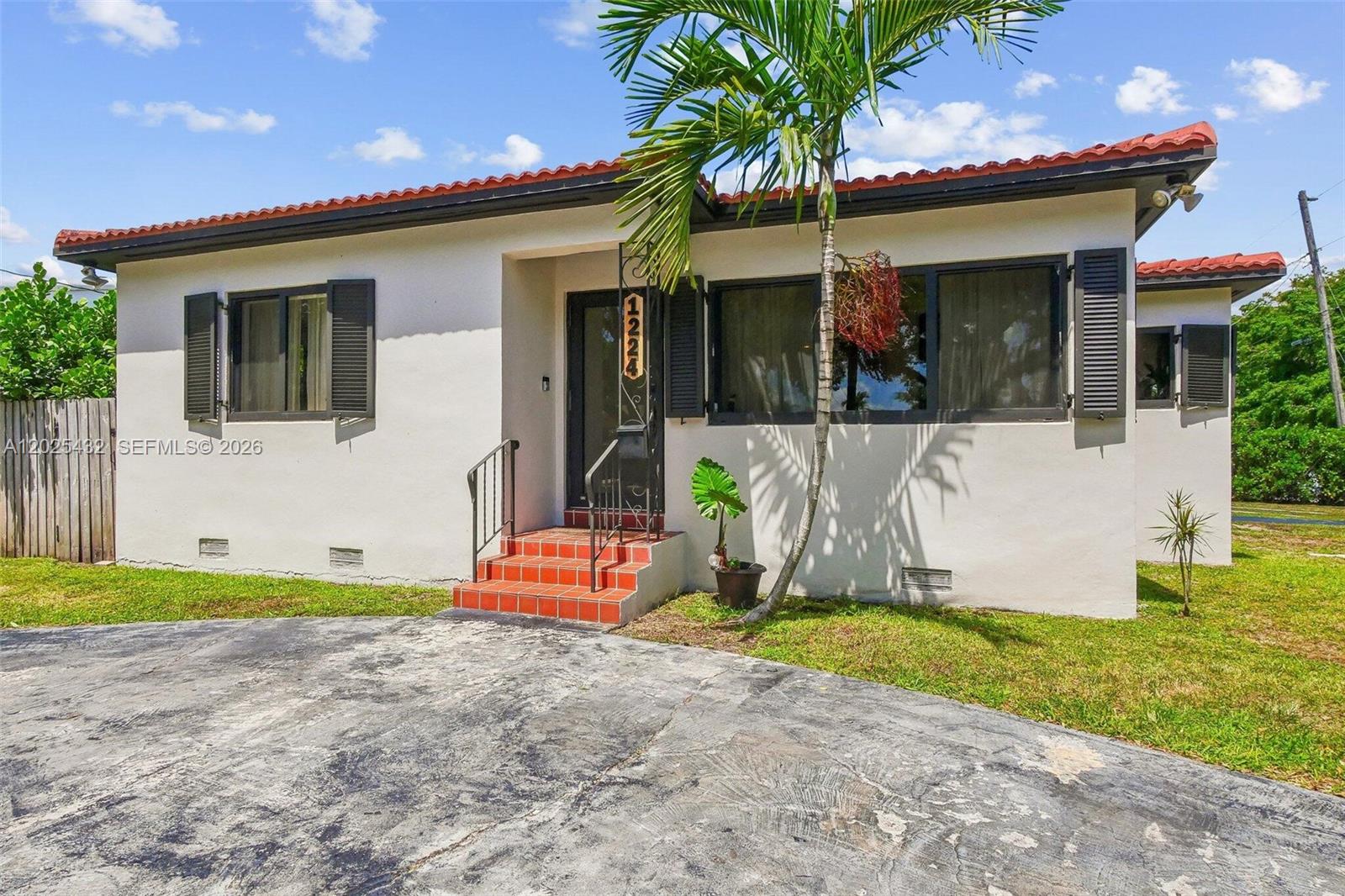 HOLLYWOOD TERRACE - Residential