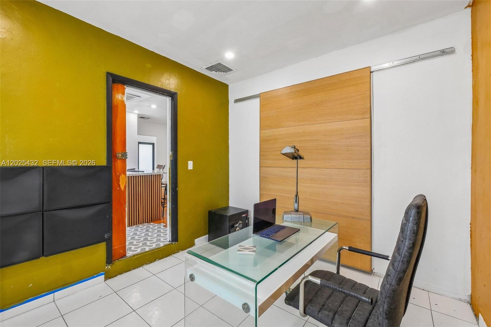 HOLLYWOOD TERRACE - Residential