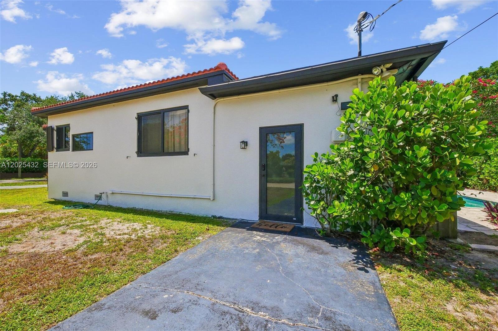 HOLLYWOOD TERRACE - Residential