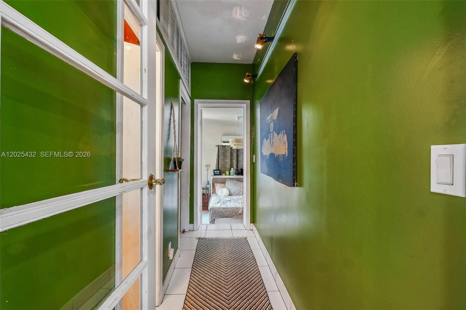 HOLLYWOOD TERRACE - Residential