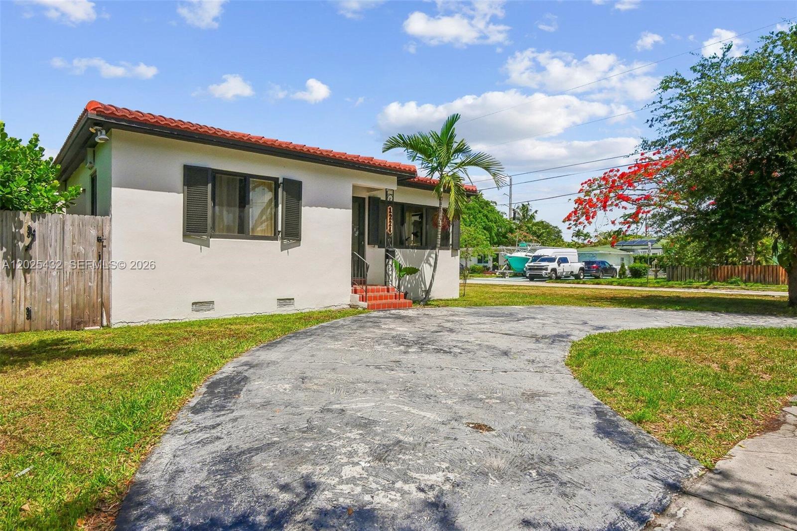 HOLLYWOOD TERRACE - Residential