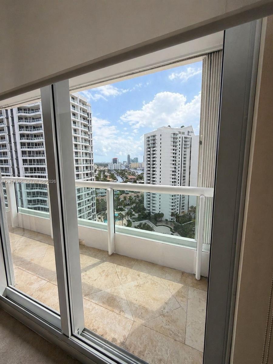 SOUTH TOWER AT THE POINT - Residential