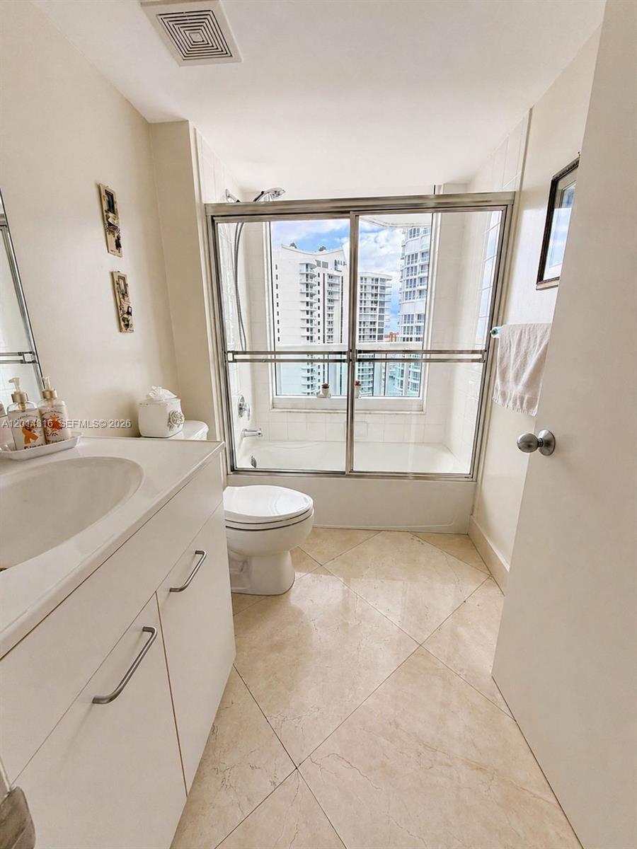 SOUTH TOWER AT THE POINT - Residential