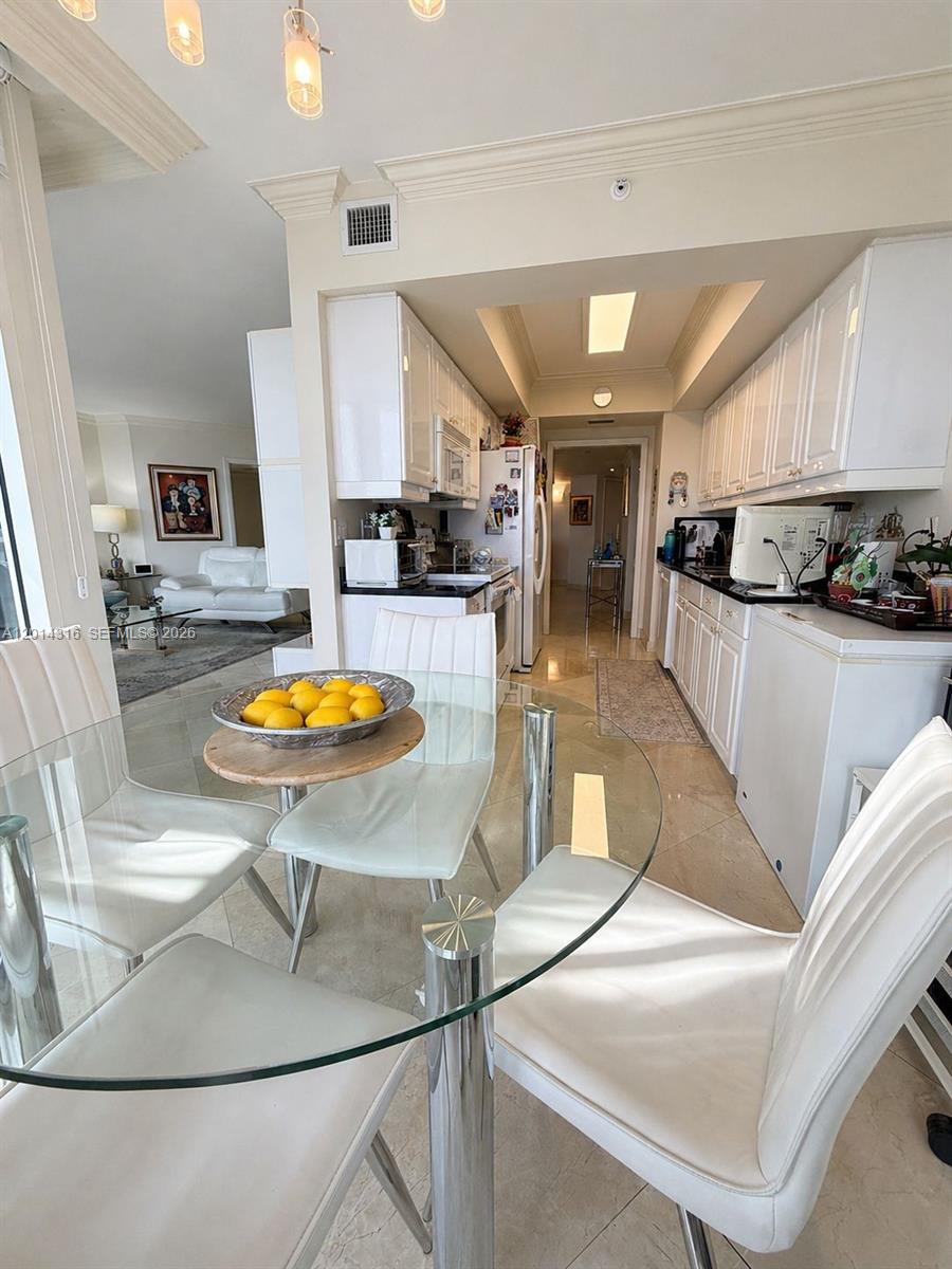SOUTH TOWER AT THE POINT - Residential