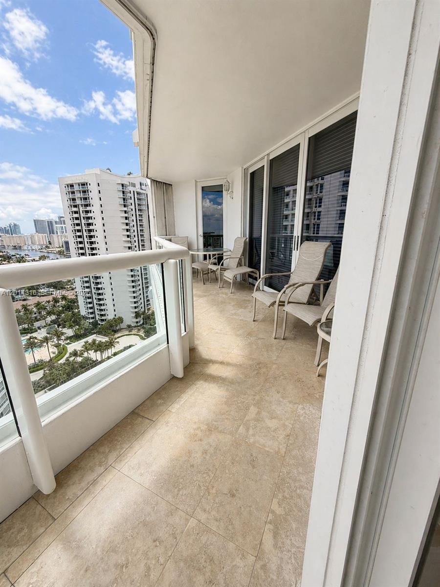SOUTH TOWER AT THE POINT - Residential