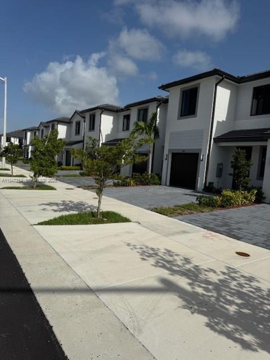 New construction of 200 townhouses, 4 bedrooms, 2.5 bathrooms with one car garage, all tiled on 1st floor, laminated floors upstairs, Seller will help with closing costs with the preferred lender.