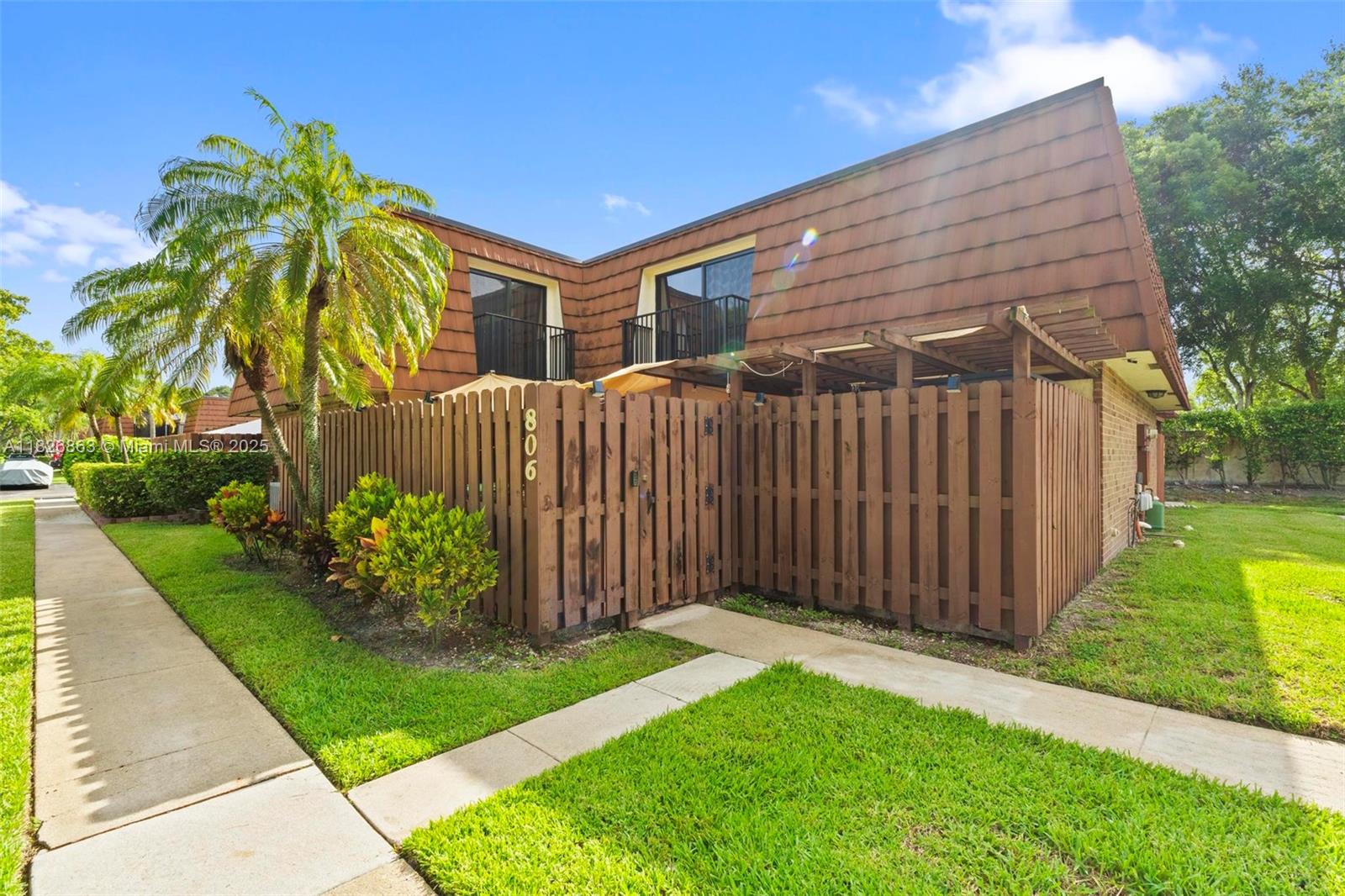 806 SW 119th Way