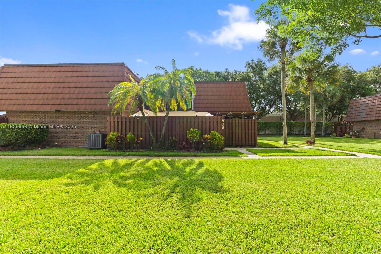 Remodeled 3-bedroom, 2.5-bath townhome in a prime Davie location. It features spacious bedrooms and bathrooms, modern finishes, and a large front yard, perfect for entertaining. Located in a top-rated school district, close to freeways, shopping, restaurants, and more. Family-friendly community with a pool, barbecue area, playground, and tennis and basketball courts.