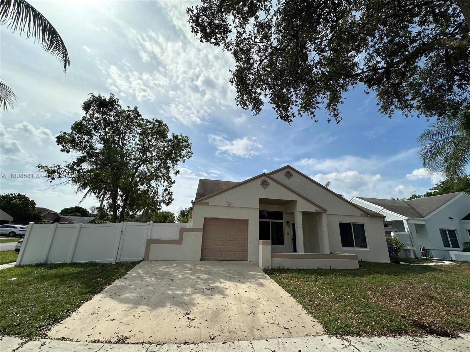 Property for Sale at 8600 Sw 12th St, Pembroke Pines, Miami-Dade County, Florida - Bedrooms: 3 
Bathrooms: 2  - $499,000