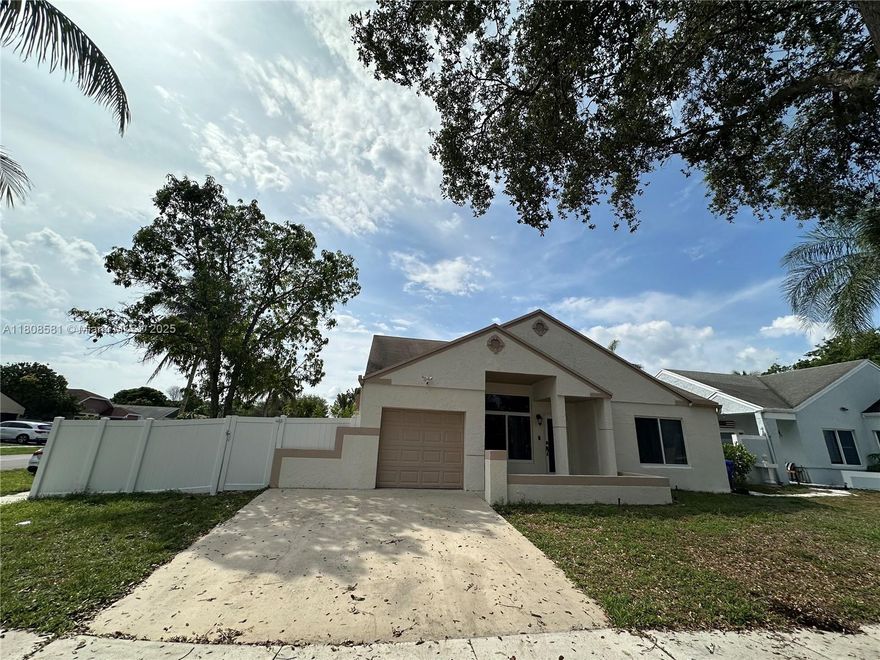 OPEN HOUSES SATURDAY-14  FROM 11 TO 2 PM, Updated property ,  doors and windows are impact . Amazing neighborhood, come to see !It won't last .
