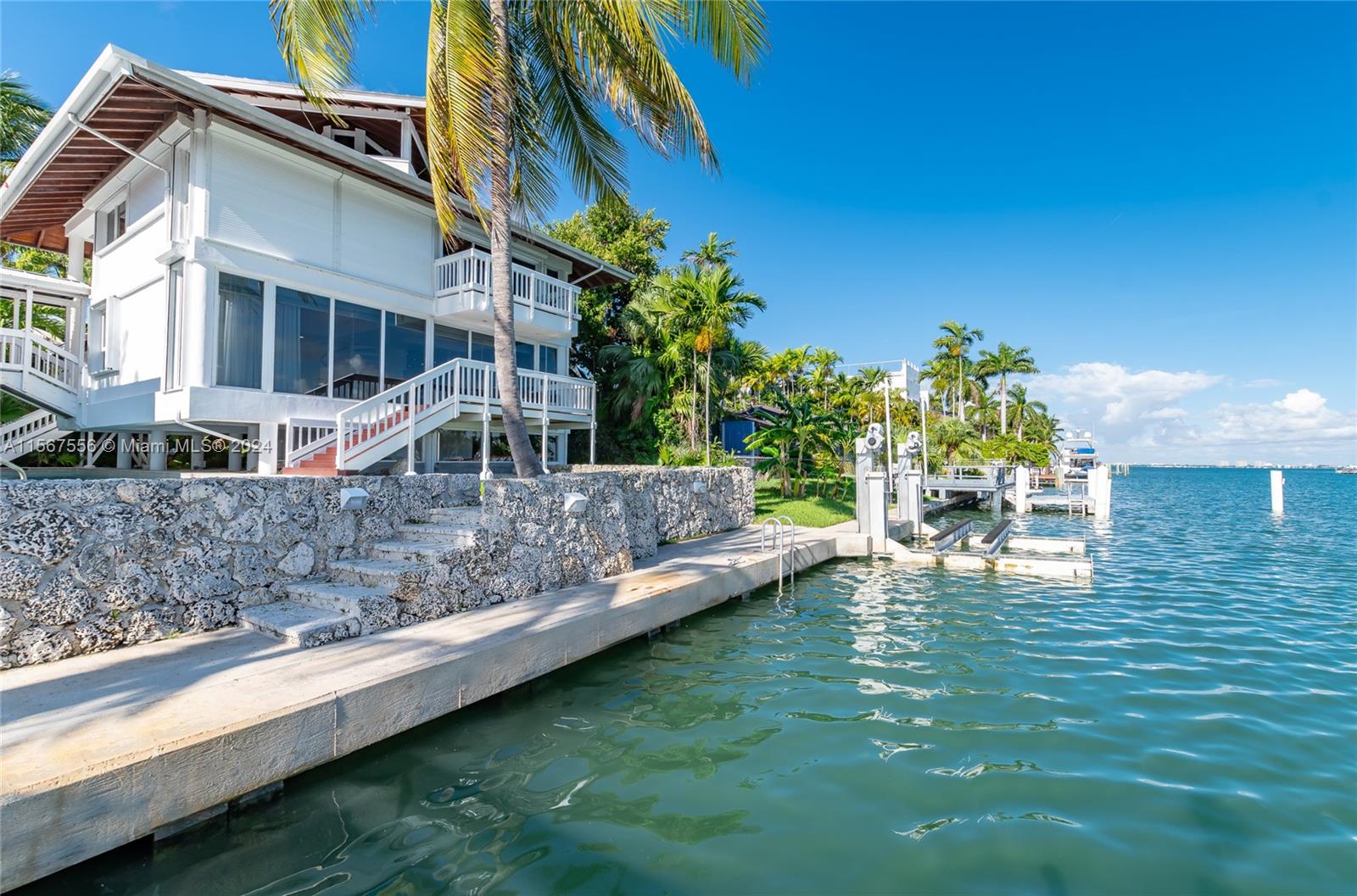 655 N Mashta Dr, Key Biscayne, Miami-Dade County, Florida - 5 Bedrooms  
6 Bathrooms - 