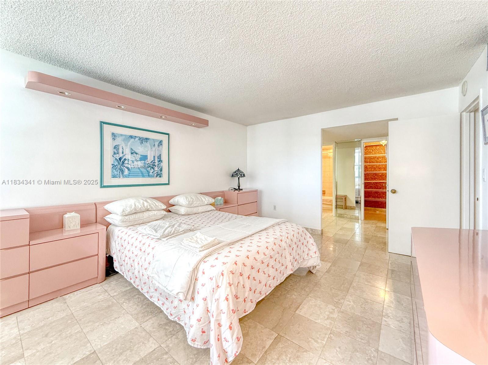 5701 Collins Ave 417