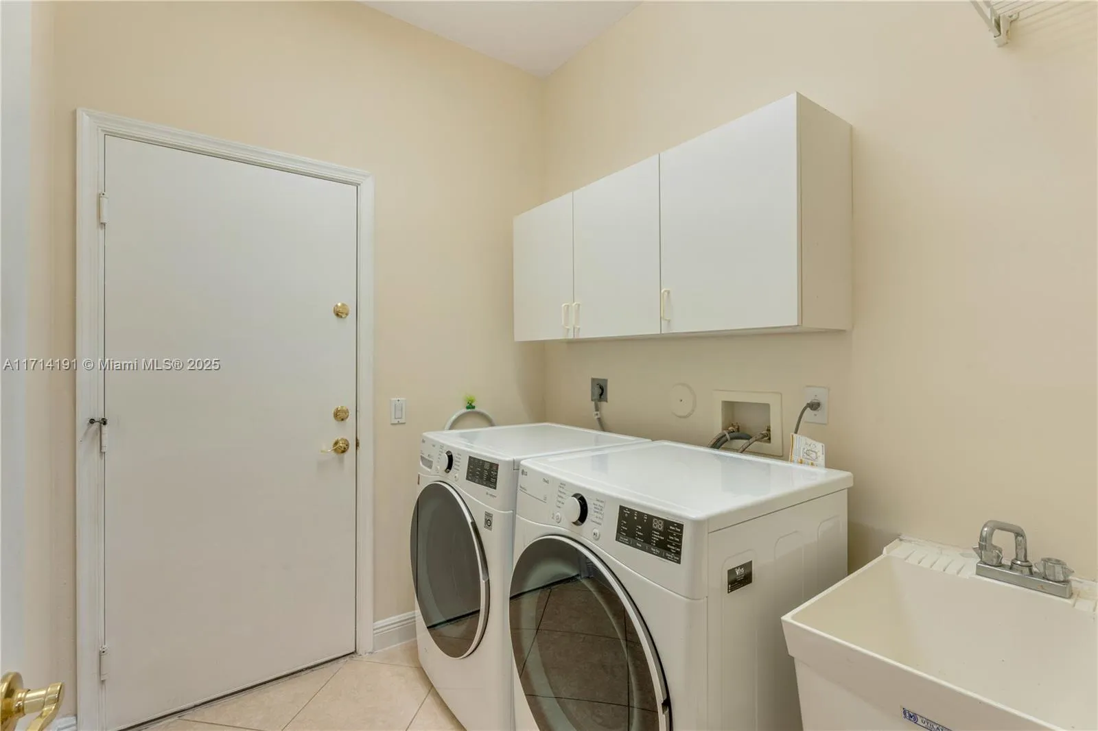 Coral Springs, Florida 33076, United States, 4 Bedrooms Bedrooms, ,3 BathroomsBathrooms,Residential,Active,24208