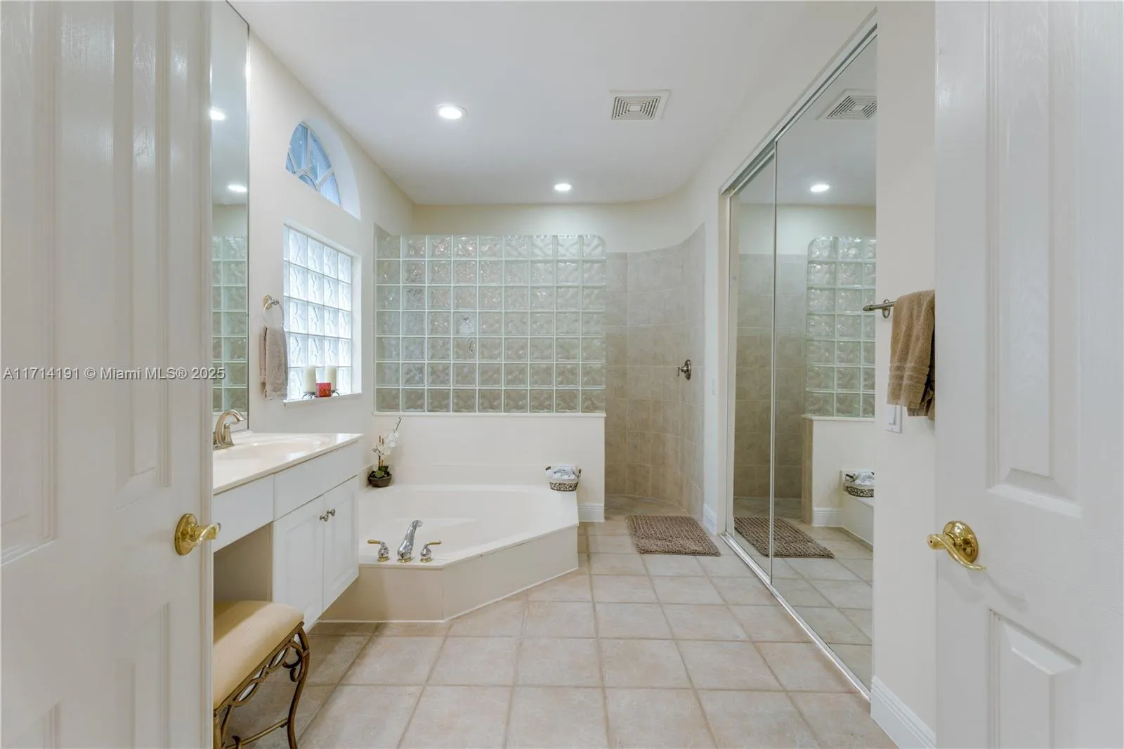 Coral Springs, Florida 33076, United States, 4 Bedrooms Bedrooms, ,3 BathroomsBathrooms,Residential,Active,24208