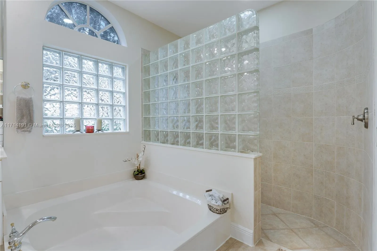 Coral Springs, Florida 33076, United States, 4 Bedrooms Bedrooms, ,3 BathroomsBathrooms,Residential,Active,24208