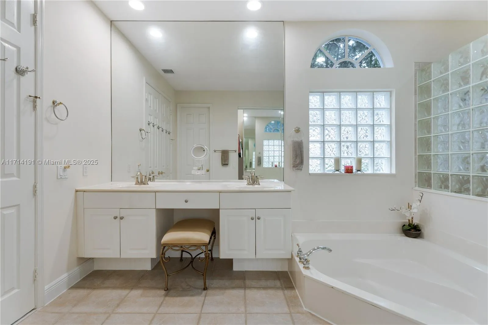 Coral Springs, Florida 33076, United States, 4 Bedrooms Bedrooms, ,3 BathroomsBathrooms,Residential,Active,24208