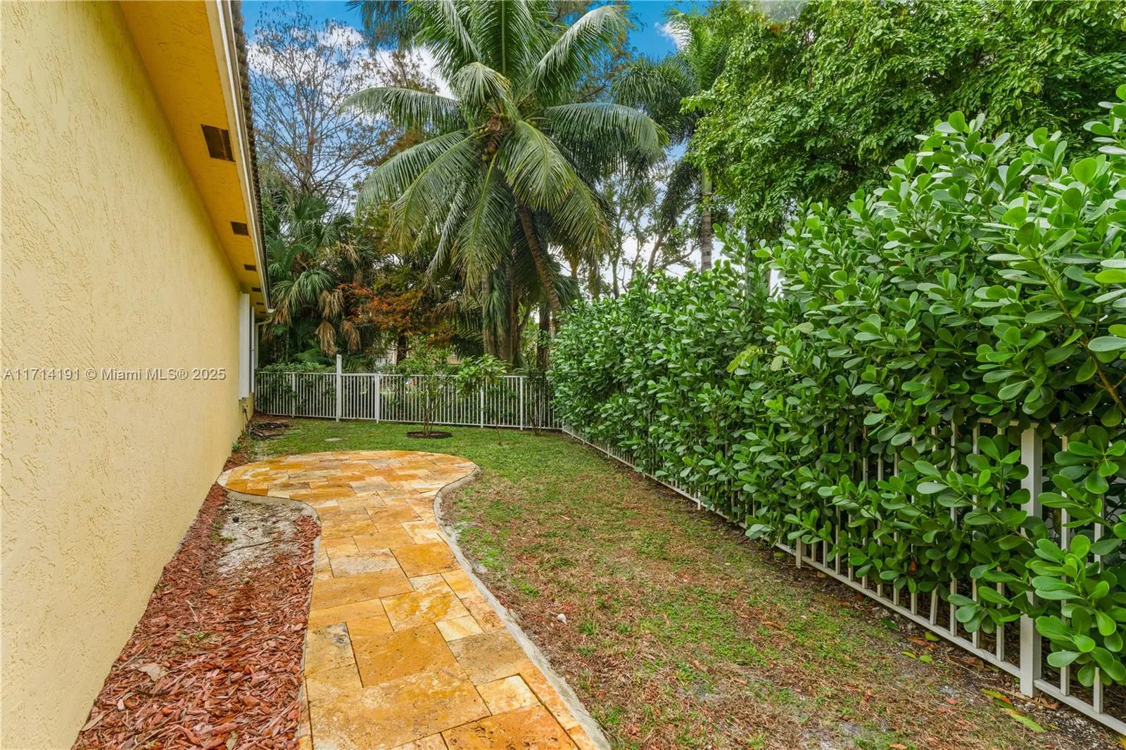 Coral Springs, Florida 33076, United States, 4 Bedrooms Bedrooms, ,3 BathroomsBathrooms,Residential,Active,24208