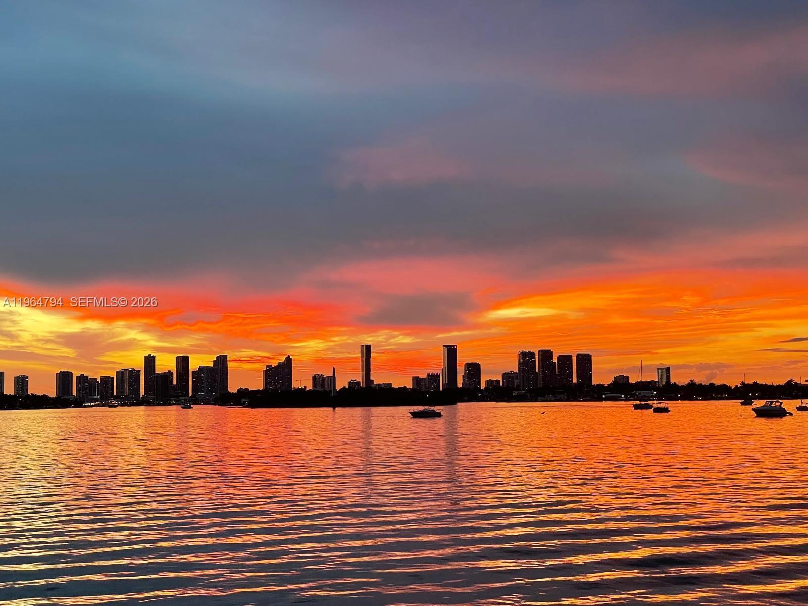 MIRADOR 1000 CONDO - Residential