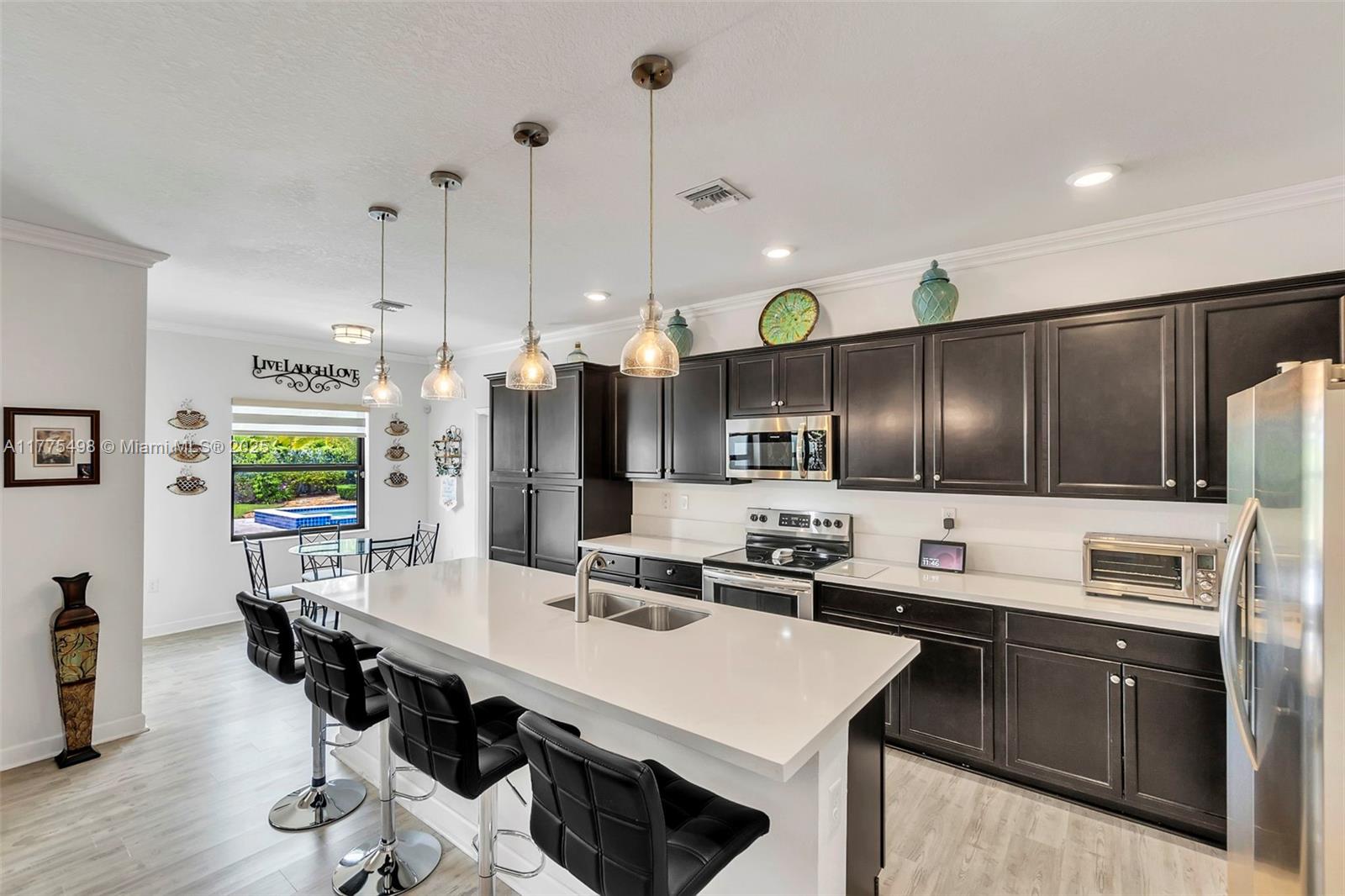 VILHEN DRIVE ESTATES - Residential