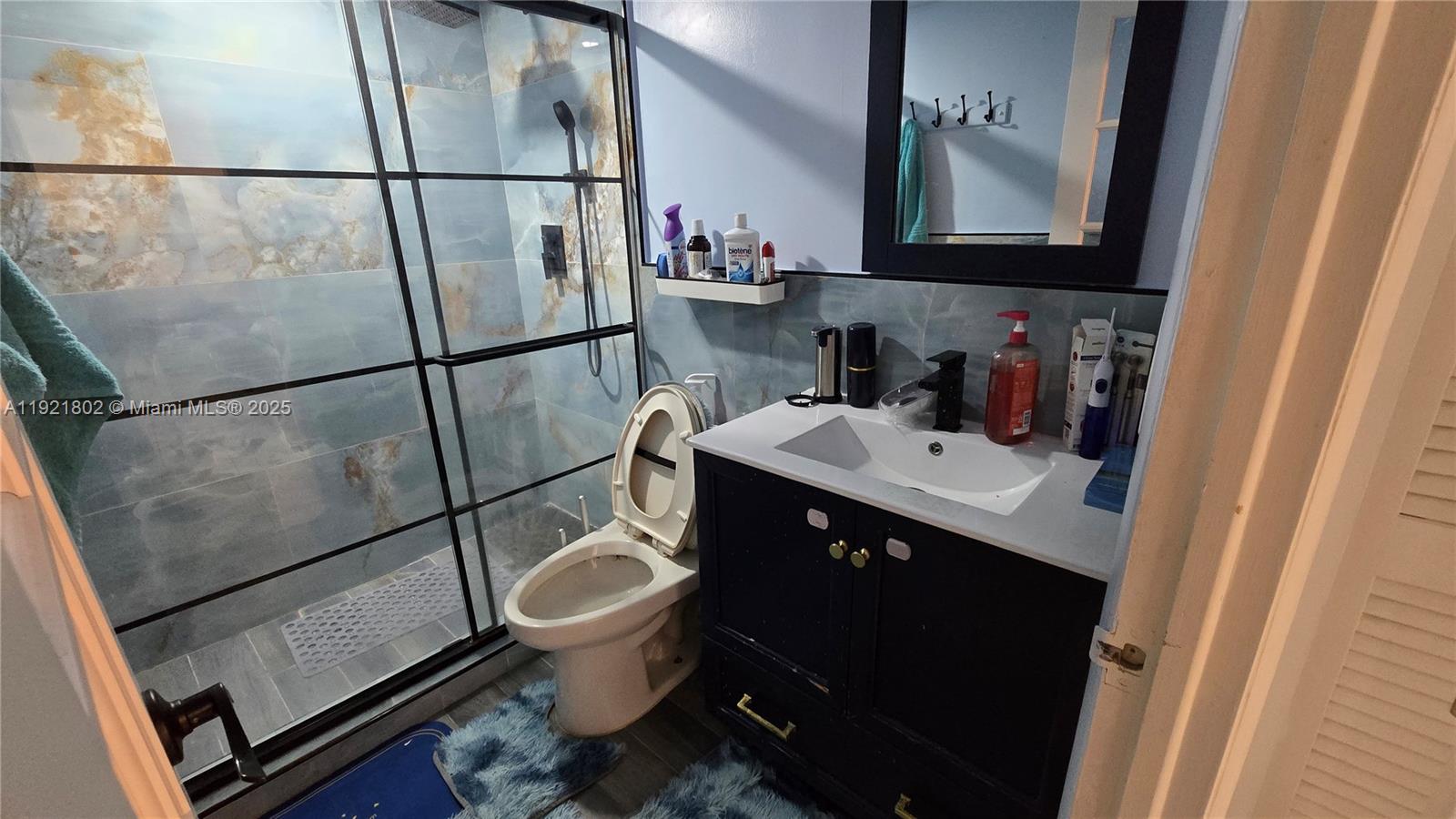 HEMISPHERES CONDO - Residential Lease