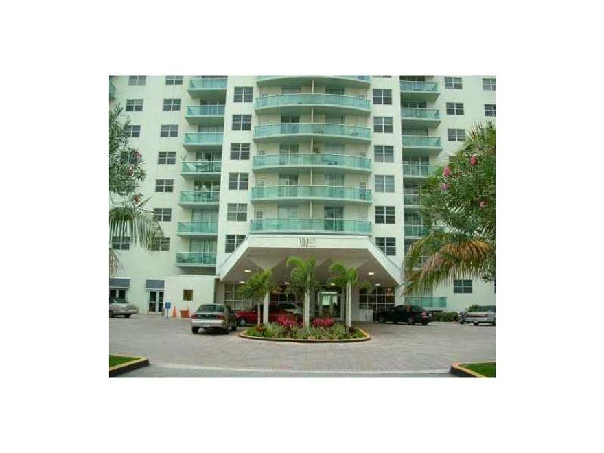 VERY NICE APARTMENT,14TH FLOOR,1525 SQFT, 2 BEDROOMS, 2 FULL BATHS, CERAMIC FLOOR, WALKING DISTANCE TO THE BEACH, FULL AMENITIES SUCH AS GYM, POOL, BARBECUE AREA, VALET, CONFERENCE AND PARTY ROOM, CHILD PLAY AREA, VALET...EASY TO SHOW ON LOCK BOX. PET FRI ENDLY.
