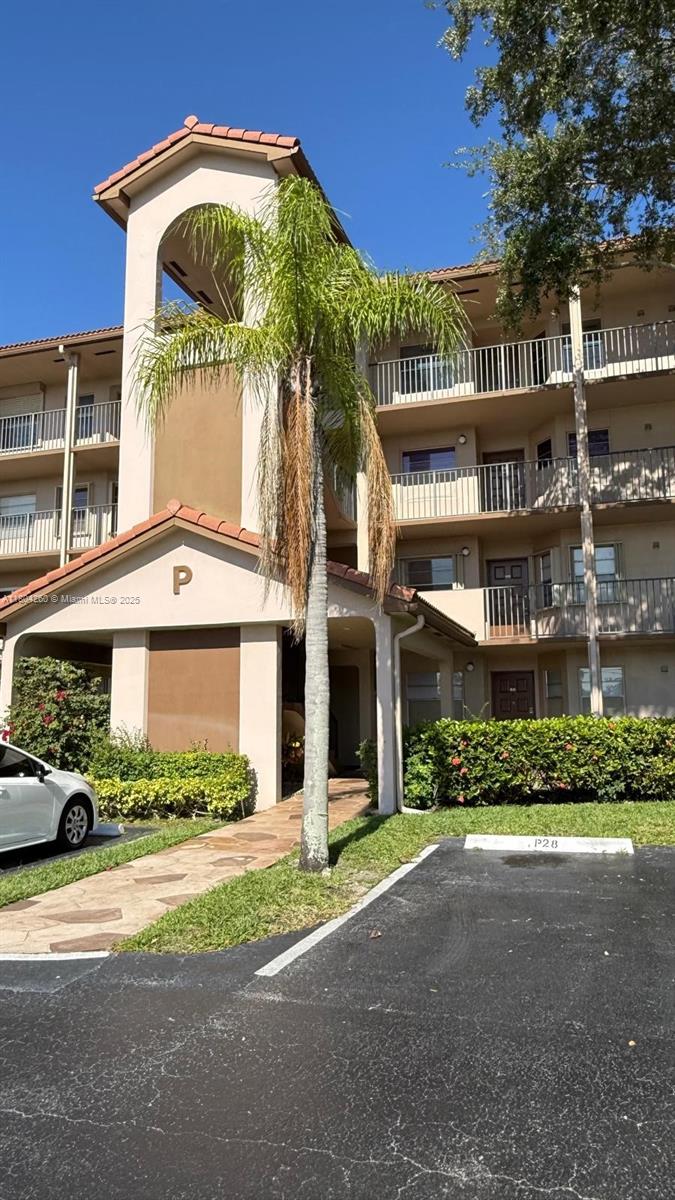 Rental Property at 1300 Sw 124th Ter 203P, Pembroke Pines, Miami-Dade County, Florida - Bedrooms: 2 
Bathrooms: 2  - $1,950 MO.