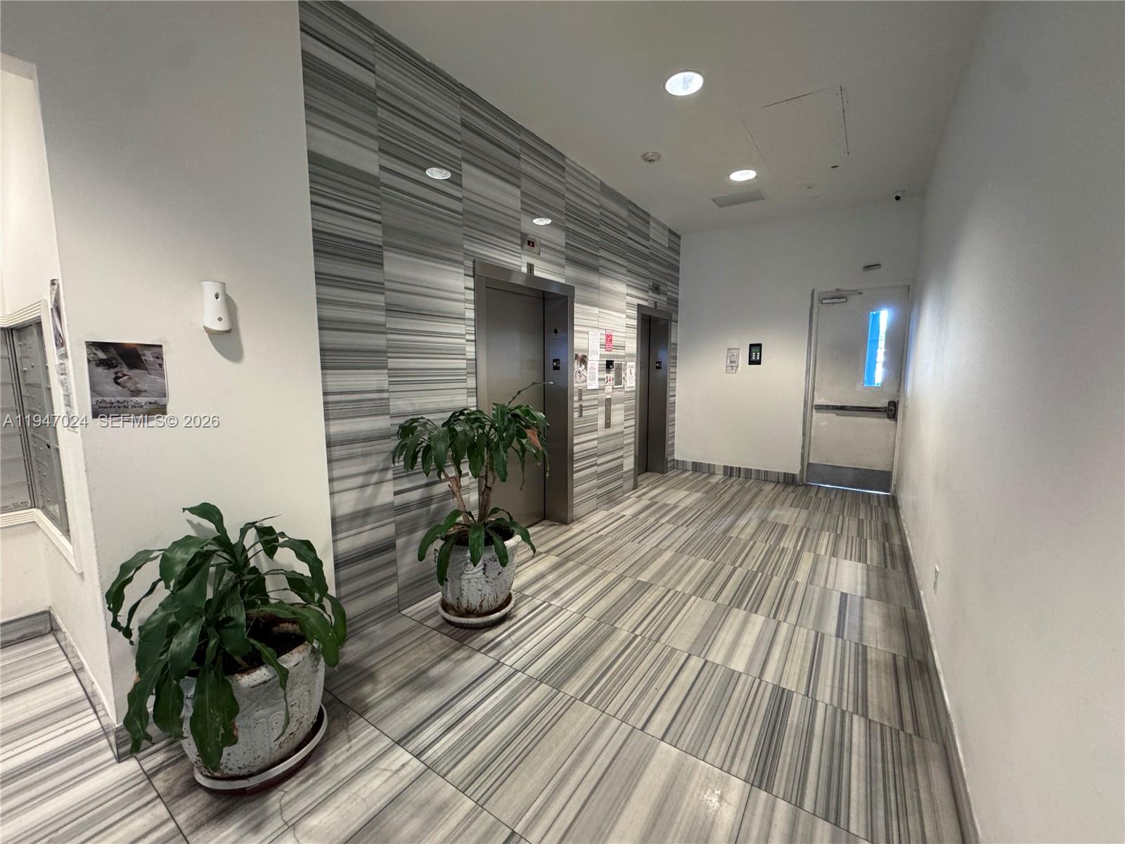 SAN LORENZO CONDO - Residential