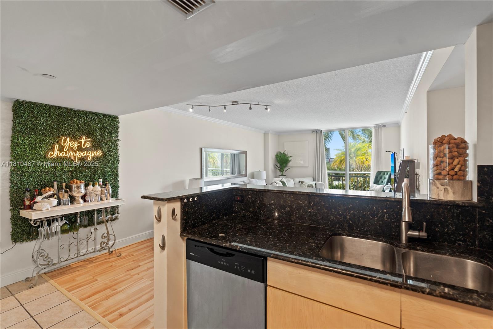 THE ASTON CONDO - Residential