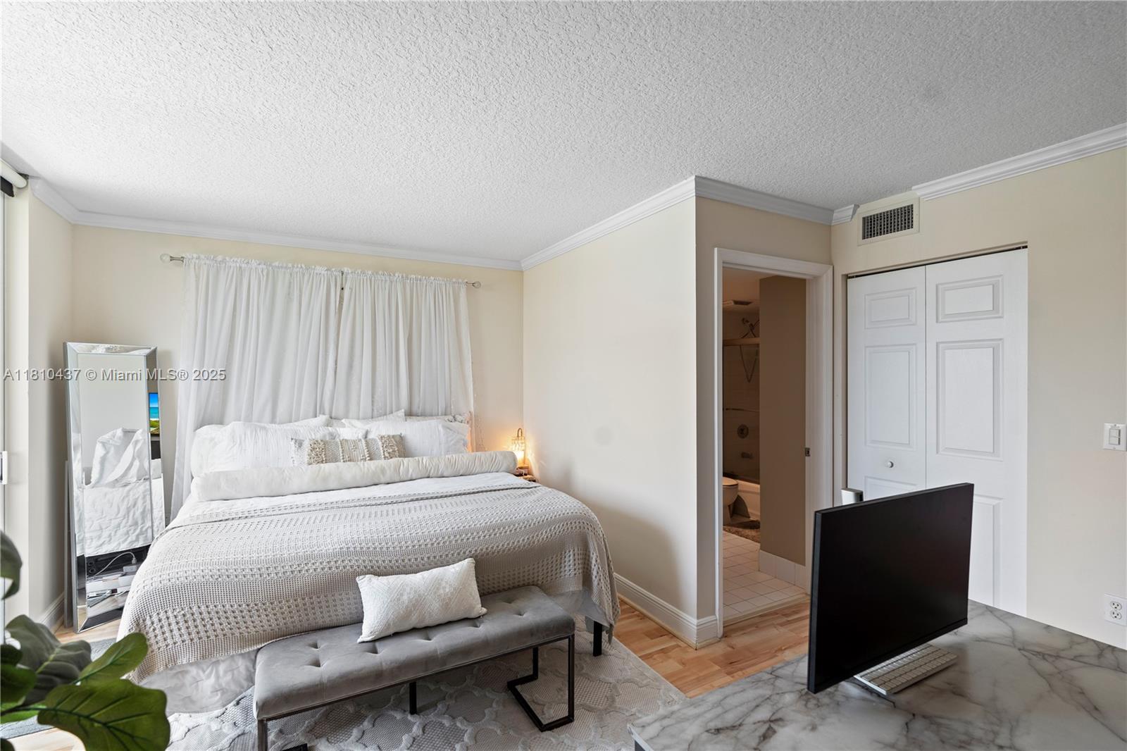 THE ASTON CONDO - Residential