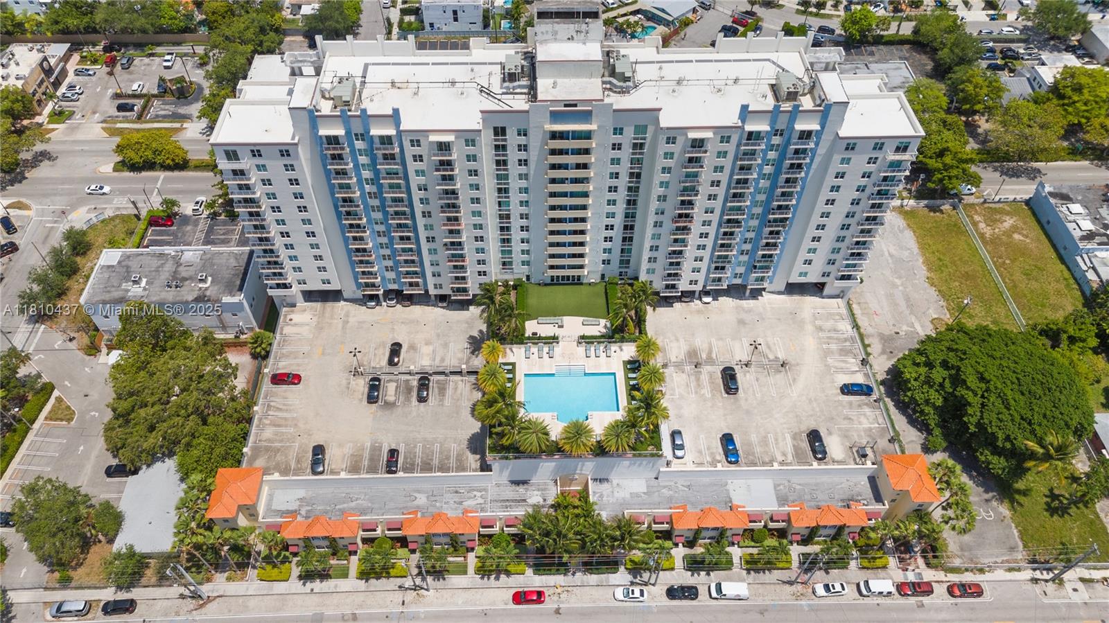 THE ASTON CONDO - Residential