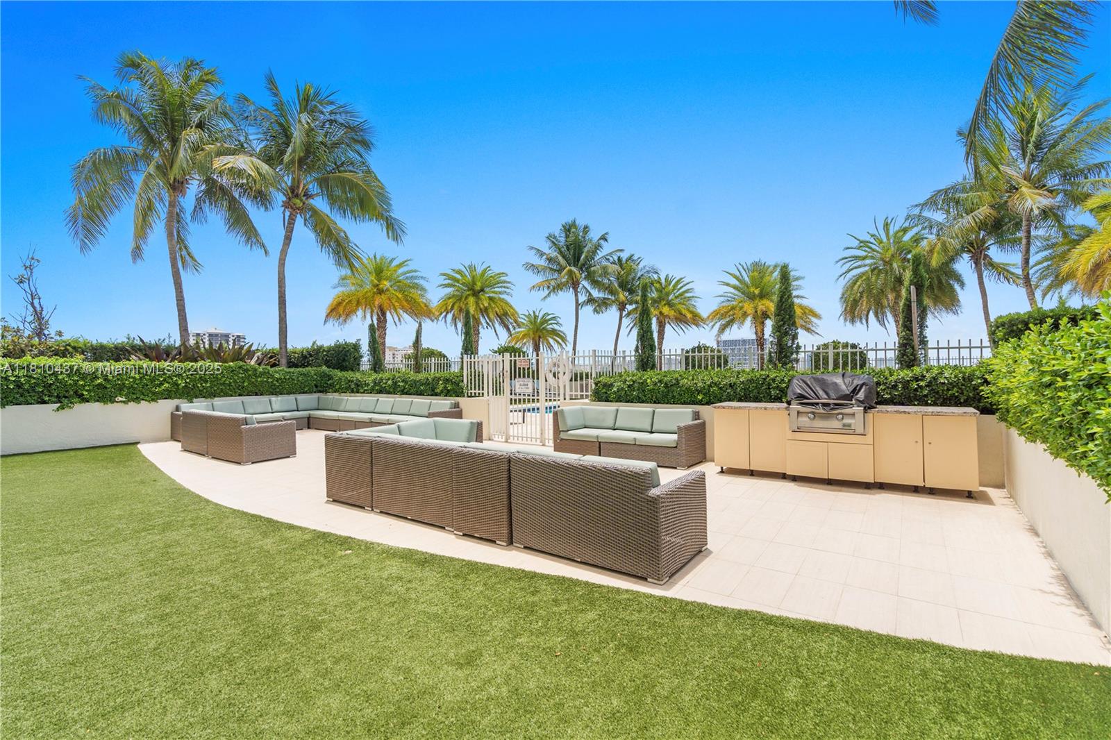THE ASTON CONDO - Residential