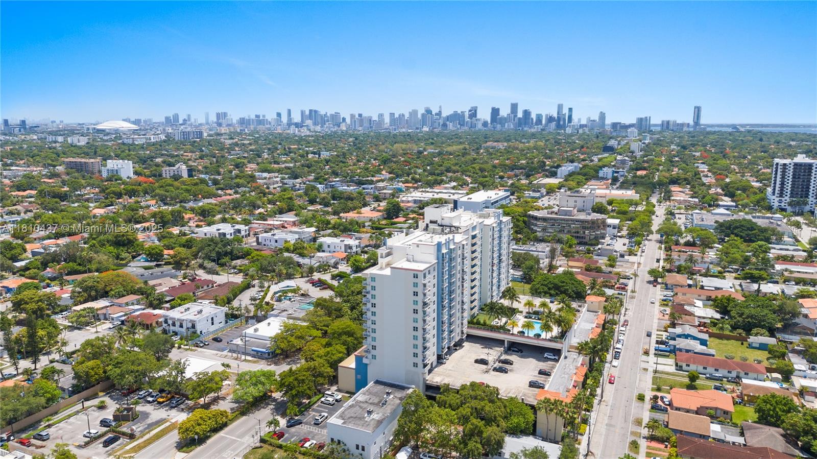THE ASTON CONDO - Residential