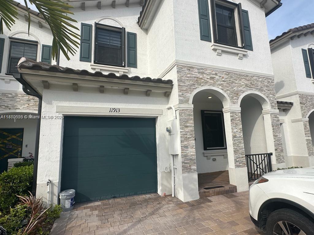 TO MOVE YOU NEED ONE MONTH DEPOSIT AND ONE MONTH RENT NEW TOWN HOUSE... IN THE BEAUTIFUL COMMUNITY OF CORSICA 3 BEDROOMS, 2.5 BATHROOMS, LAUNDRY, SPACE FOR 4 CARS, LARGE PATIO, GRANITE COUNTERS, STAINLESS STEEL APPLIANCES, LAMPS, BLINDS, CURTAINS, WALKIG-CLOSET CLUBHOUSE WILL HAVE A PLAYGROUND AND SWIMMING POOL . EASY ACCESS TO TURNPIKE NEAR ALDI, CVS, WAWA, PUBLIX AND MORE