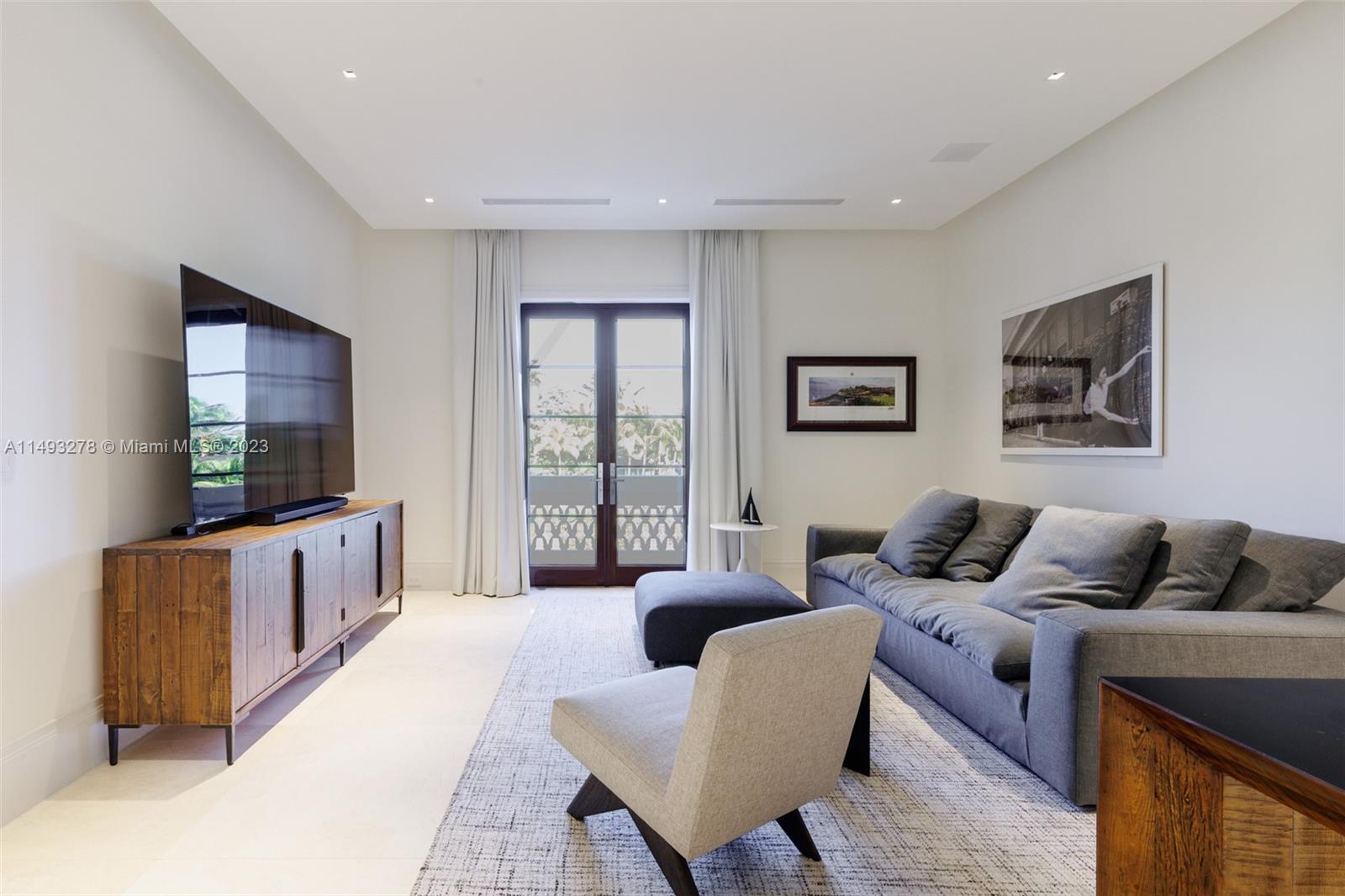 CORAL GABLES RIVIERA SEC - Residential