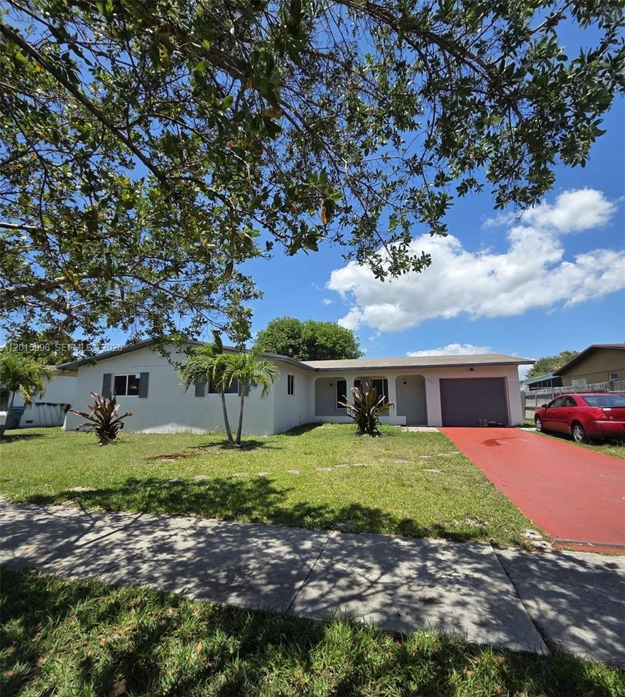 Discover your Home or Investment property in Kendall, featuring 6 Bedroms and 3 bathroms.,Washer and dryer,
GREAT FOR INVESTORS, easy to split and rent it out .EXTRA INCOME OPPORTUNITIES. Positioned on a generous
LOT, this property have Plenty of space for Parking, you can easily park about 4 cars or more, Backyard Fully fenced
 Private entrance from both side of the property  Location Location,,,,Close to the Highway. right across of Caribbean k-8 Center.
The roof is from 2015 
 The House is occupied , please allow  24 to 48 hours to coordinate Showings!!!!!!