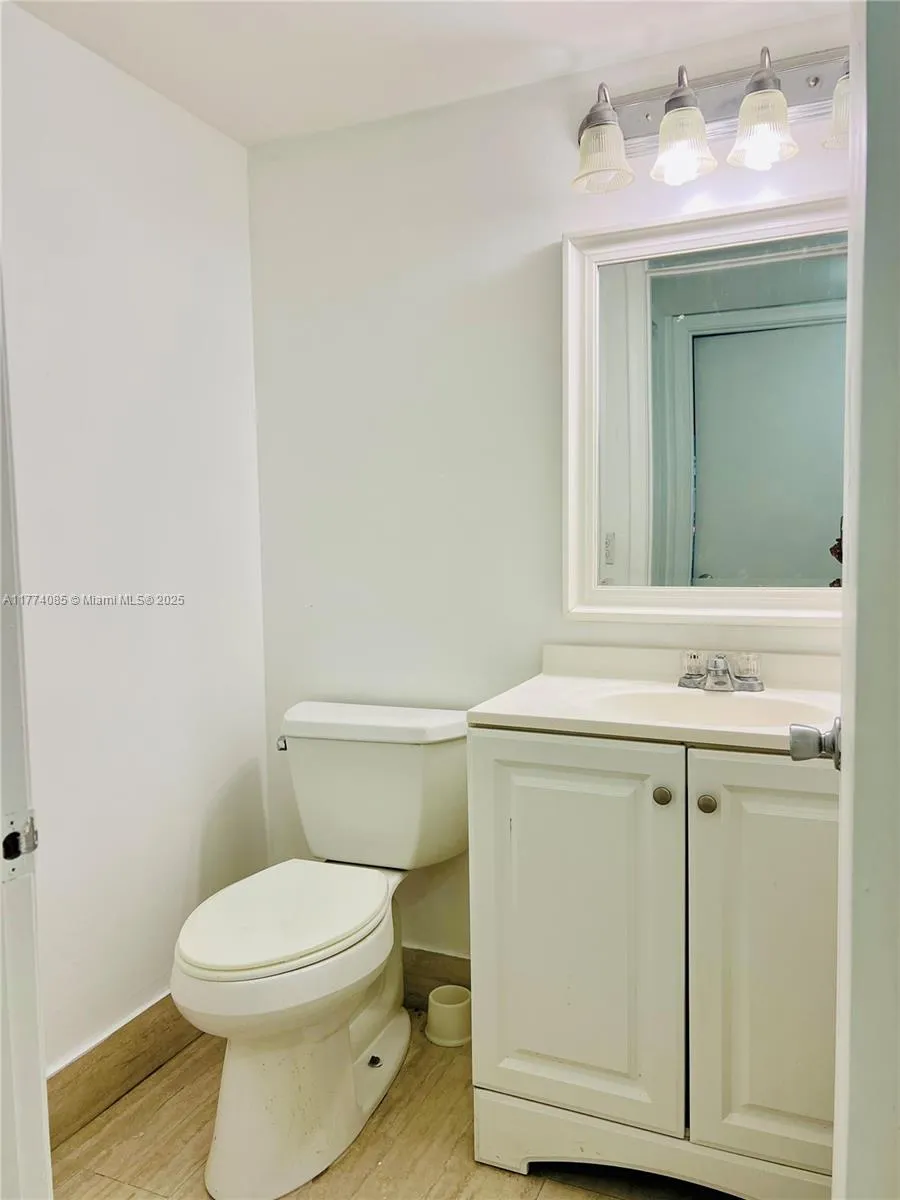 Pembroke Pines, Florida 33027, United States, 2 Bedrooms Bedrooms, ,2 BathroomsBathrooms,Residential,Active,102089