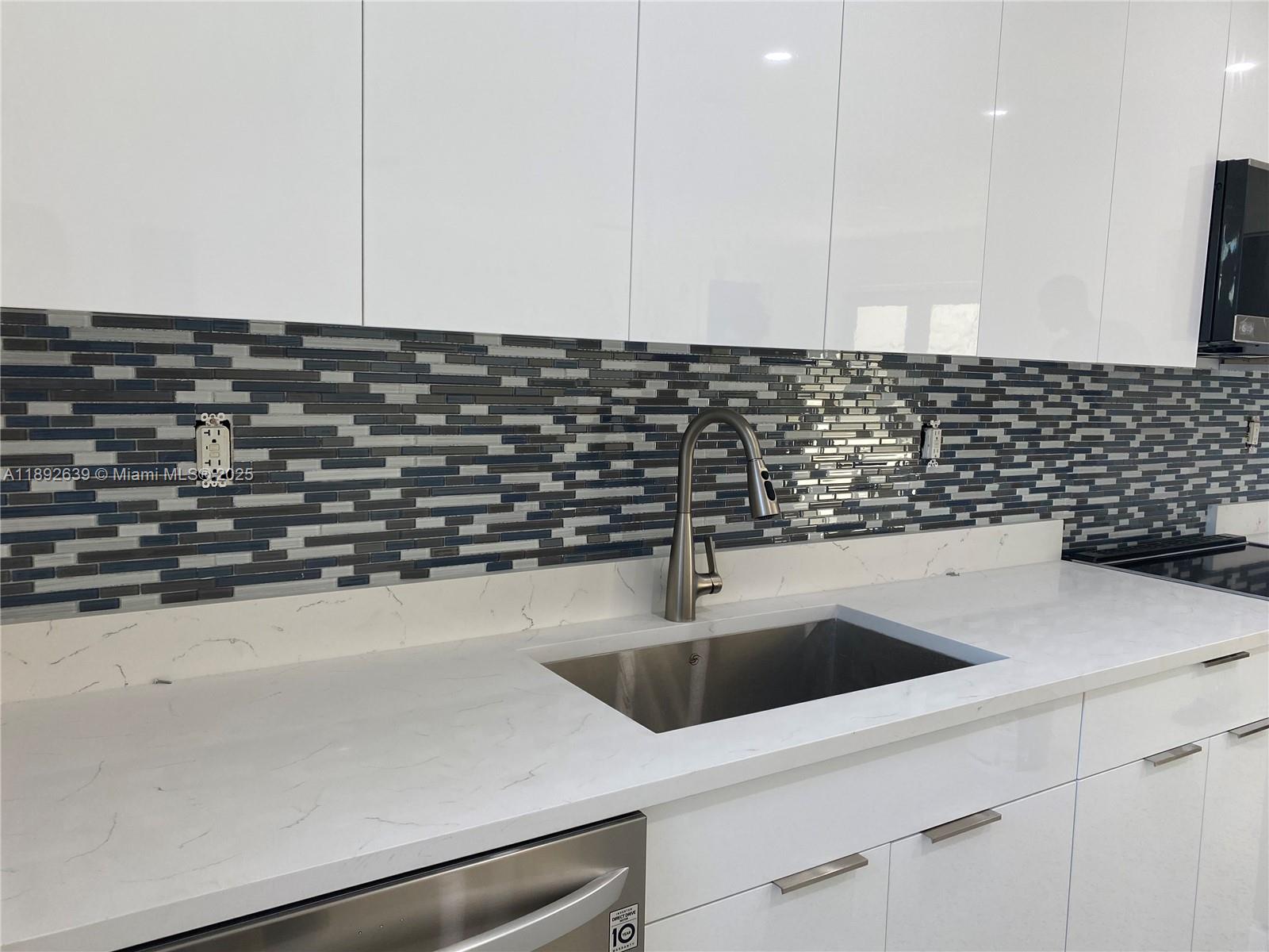 CORAL TERR SEC 1 - Residential Lease