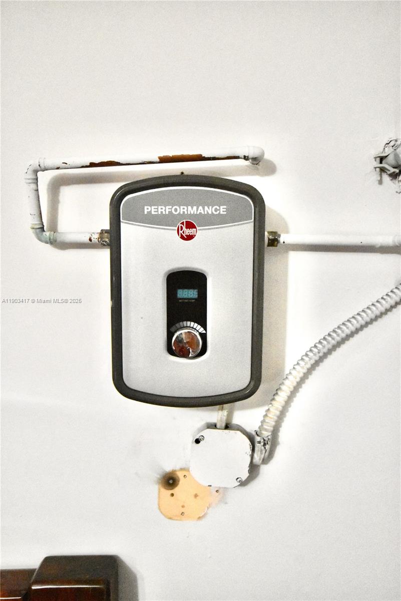 SAVANNAH AT DORAL - Residential Lease