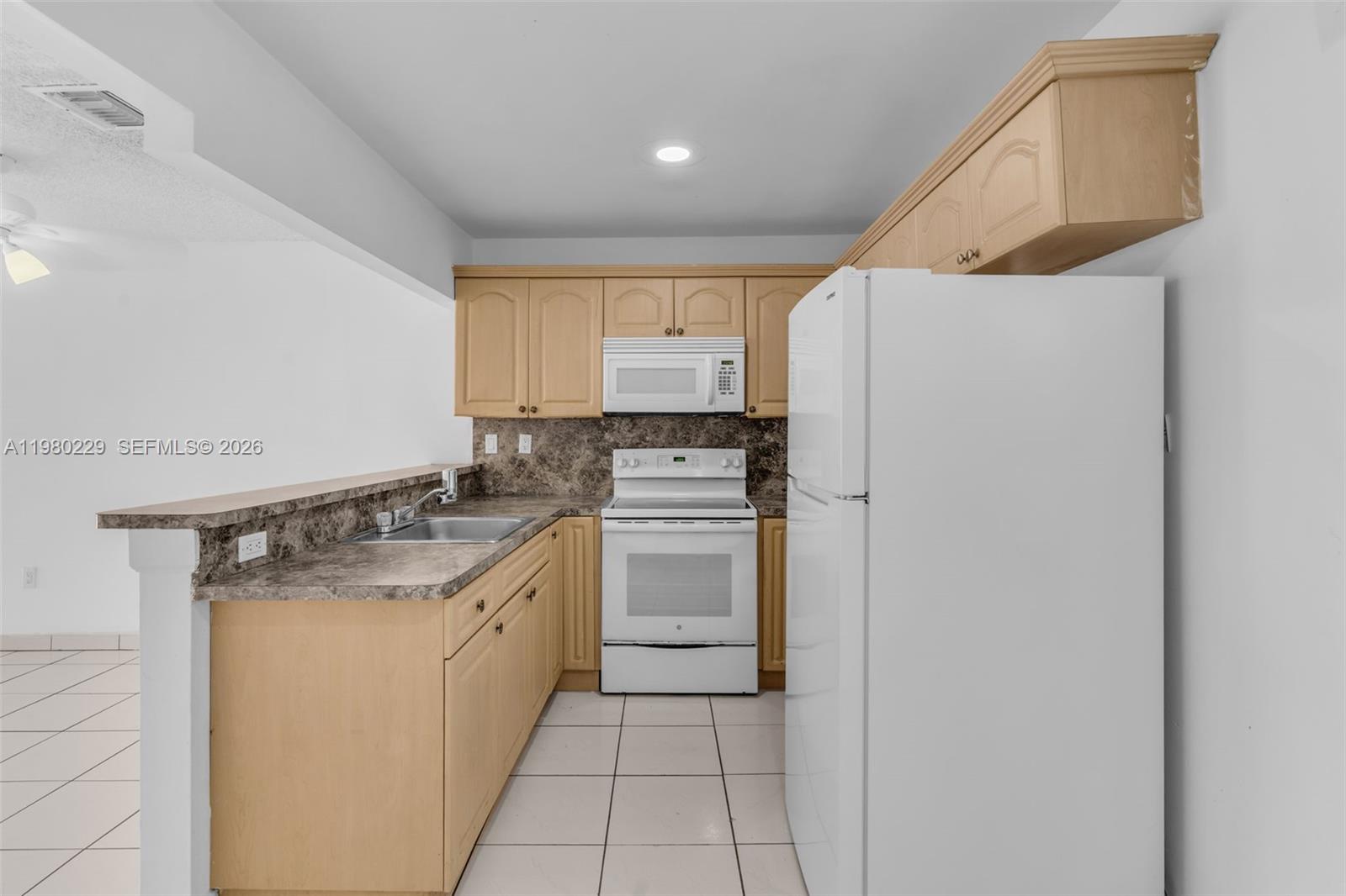 TENNIS VIEW CONDO PH I - Residential