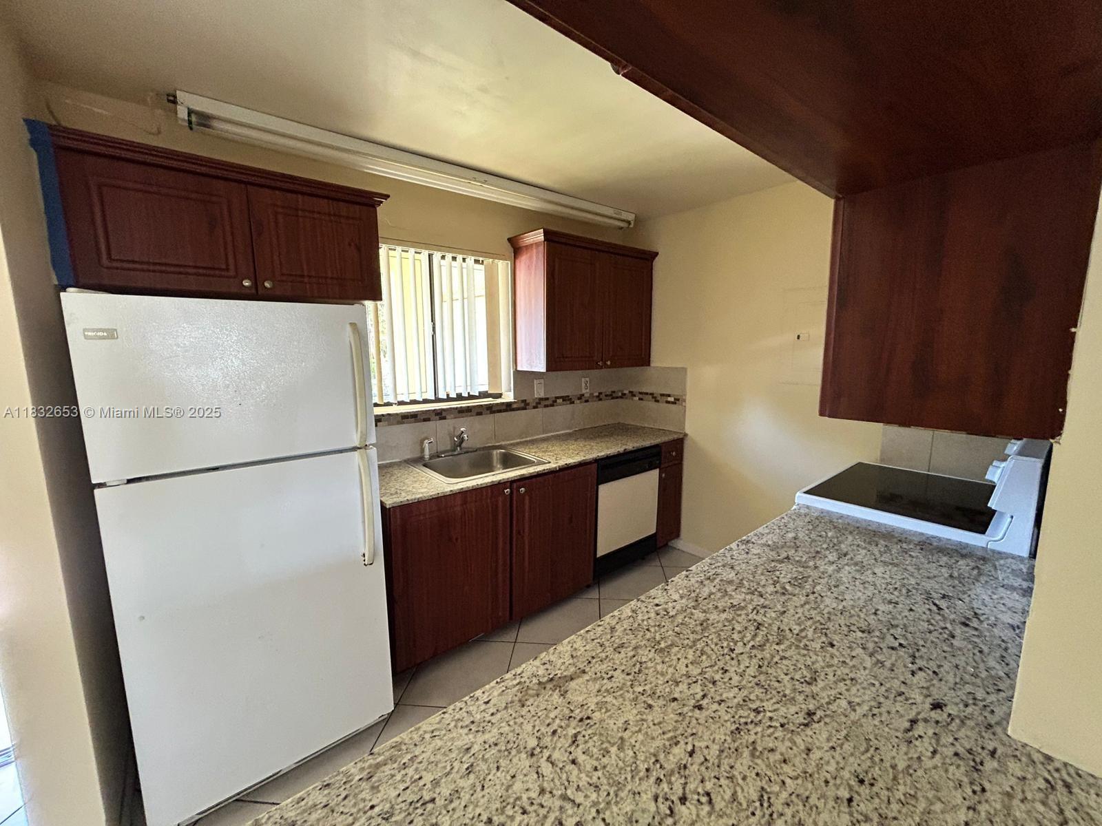 RACQUET CLUB VILLAGE APAR - Residential