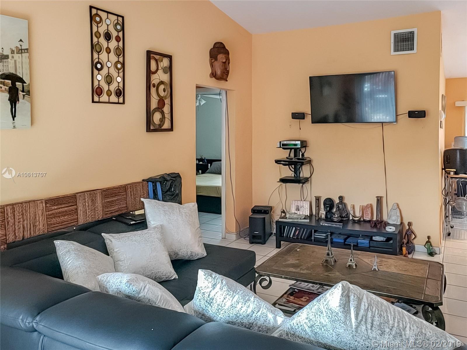 DEVON AIRE VILLAS SEC 8 - Residential