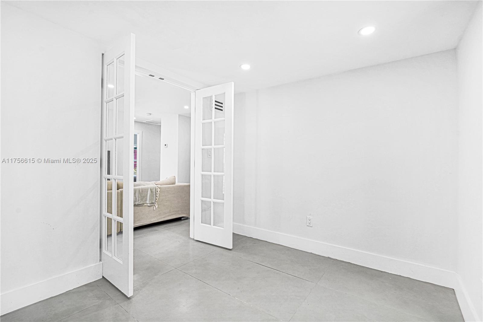 COLUMBIA PARK CORR PL - Residential