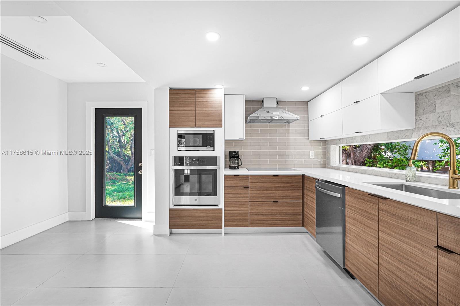 COLUMBIA PARK CORR PL - Residential