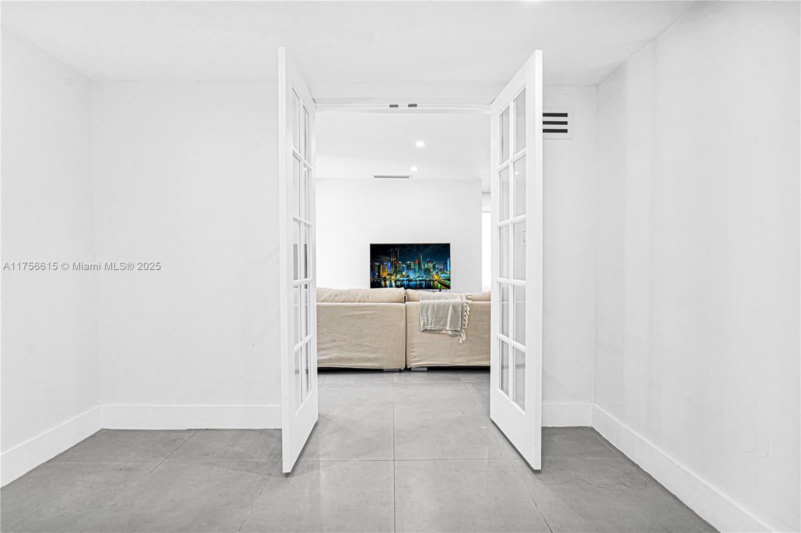COLUMBIA PARK CORR PL - Residential