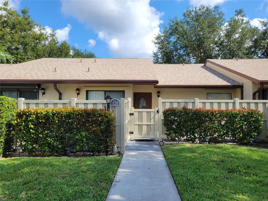 Amazing lake front villa. 2 bedrooms, 2 bathrooms, located in the beautiful community of THE PALM, The property offers high ceilings in the living area and enclosed patio under AC. This unit has been very well kept throughout, kitchen and bathrooms has been recently remodeled. The glassed in patio overlooks the lake with sidewalk for your morning coffee. HOA includes: Man gated and common areas security, water, basic cable, exterior insurance, lawn care maintenance. Walk-in closet in the Master Bedroom, attic access for storage as well. there is on assessment for the roof and fence recently installed, the seller is willing to negotiate it before or at closing. This is a great property with beautiful amenities.
