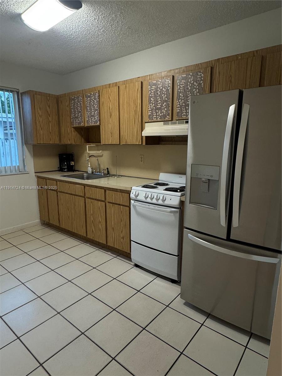 DUAL CONDO NO 1 - Residential Lease